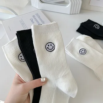 Пролетни нови черно-бели бродирани японски прости чорапи със среден улыбающимся лице, модни памучни дамски чорапи Изображение