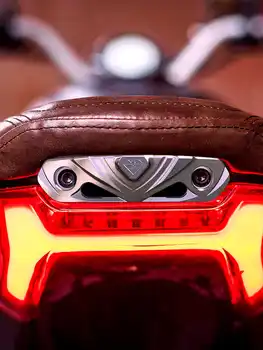 Отнася се за Cfmoto 700clx, горната част на капака на задната лампа, аксесоари за смяната на Spirit Beast, на гърба на задната седалка на мотоциклет Изображение