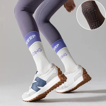 Контрастните чорапи за йога с двойна яка, дамски силиконови нескользящие чорапи за фитнес със средна тръба, чорапи за танци, гимнастика, пилатес Изображение